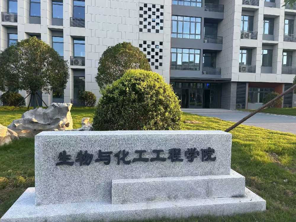 德兴市扬州职业大学体育场高杆灯项目